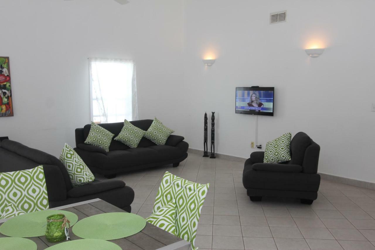 The White House Villa Jolly Harbour ภายนอก รูปภาพ